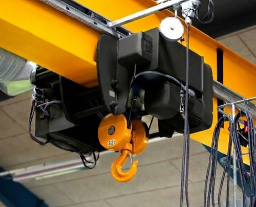 Grúas industriales para izaje y movimiento seguro de cargas en Bogotá, Colombia. IMPROCOL 